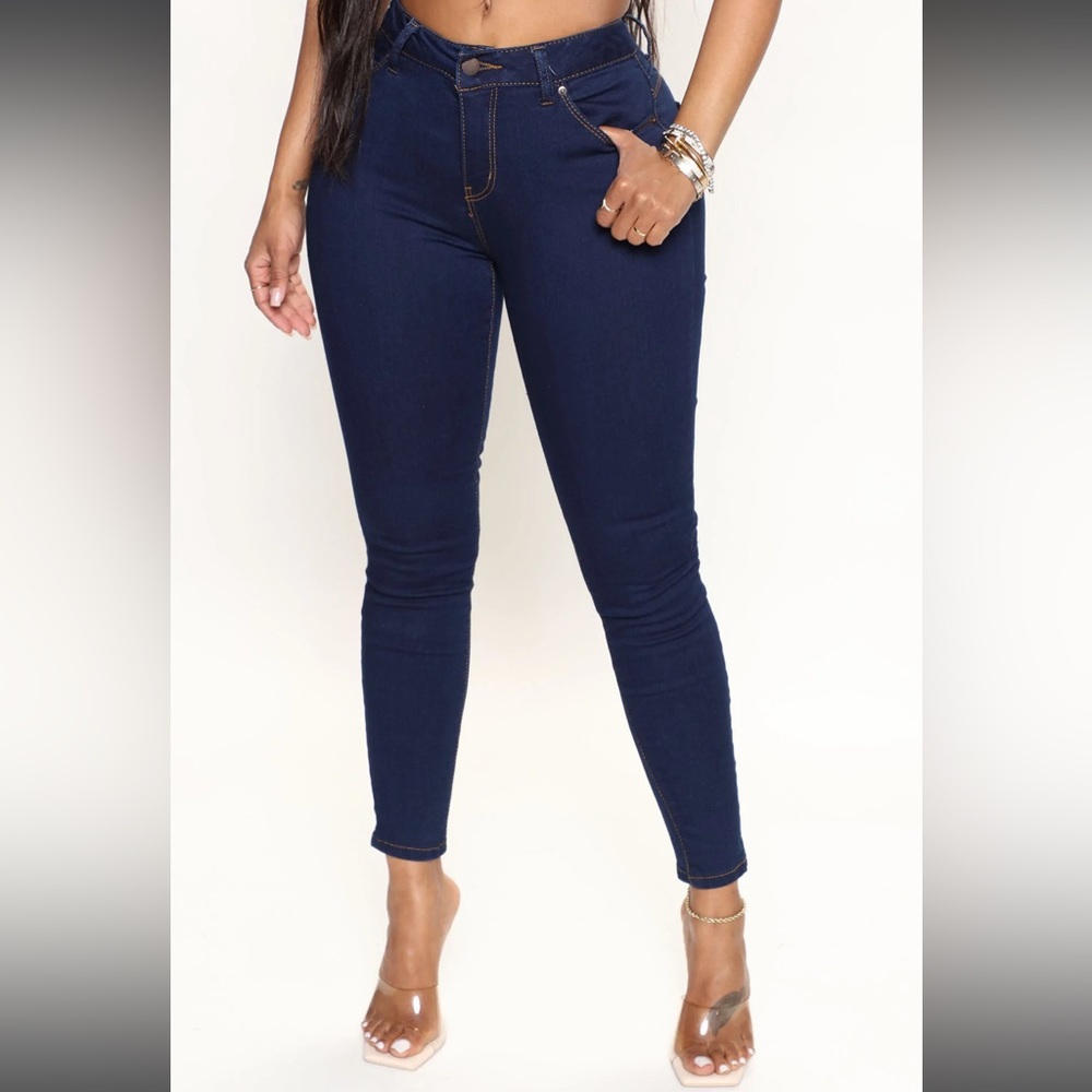 BOOTY SHAPING DARK WASH DENIM JEANS